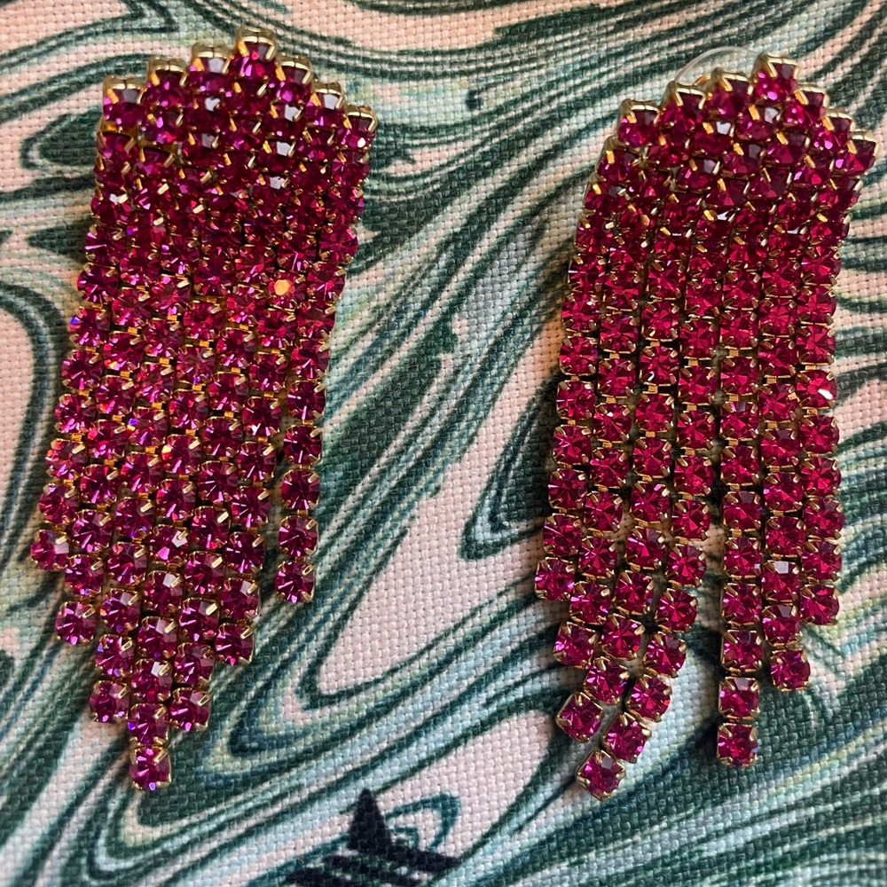 Tuckernuck Crystal Simone Earrings Pink
Size 3”L x 1”W
Brand new- never worn - Picture 5 of 6